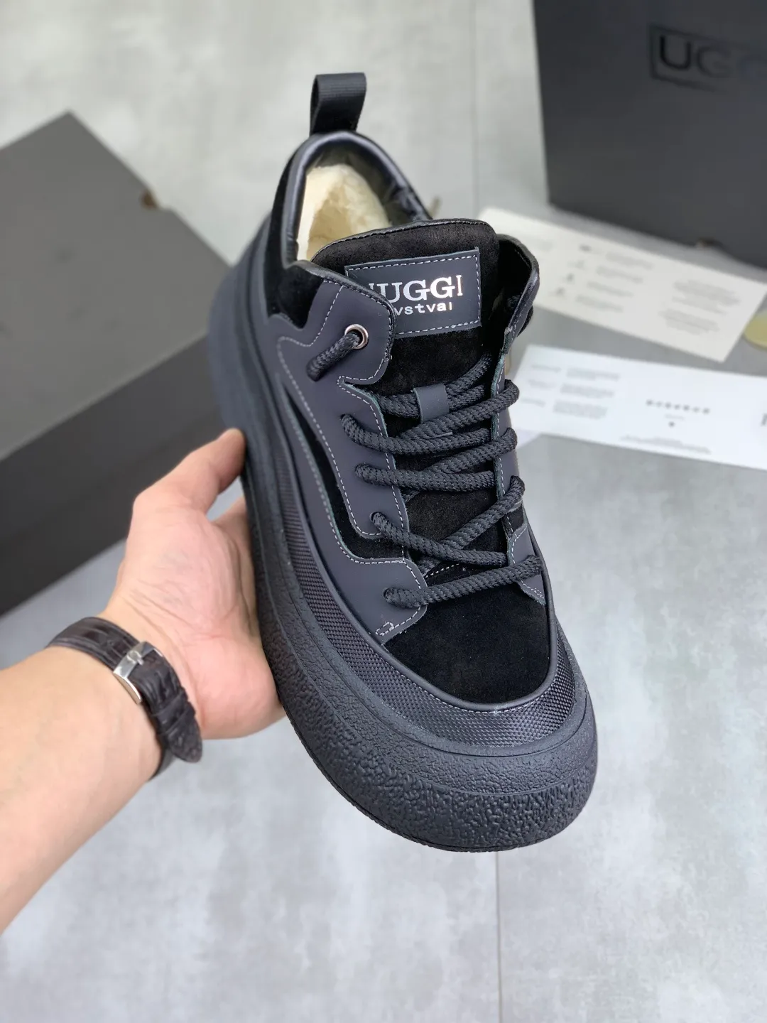 Men's shoes 💰P640 New IUGGI New New Tire Men's Shoes Real cowhide on the outside, Australian wool on the inside, light and easy to put on, brand logo, full of high-end feel, men's style! Men's style! Rarely seen in the market are retro outdoor shoes. They look great on the feet. Mainly because they are so stylish, comfortable and versatile. Color: black, gray, maroon. Size: 39-44